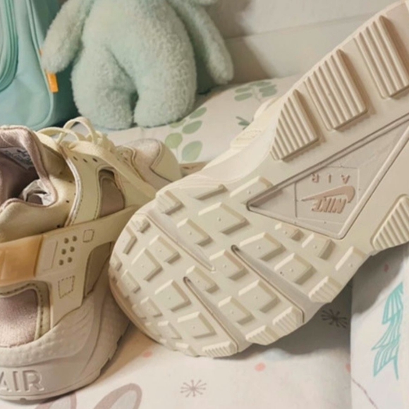 Nike Air Huarache - Picture 3 of 9